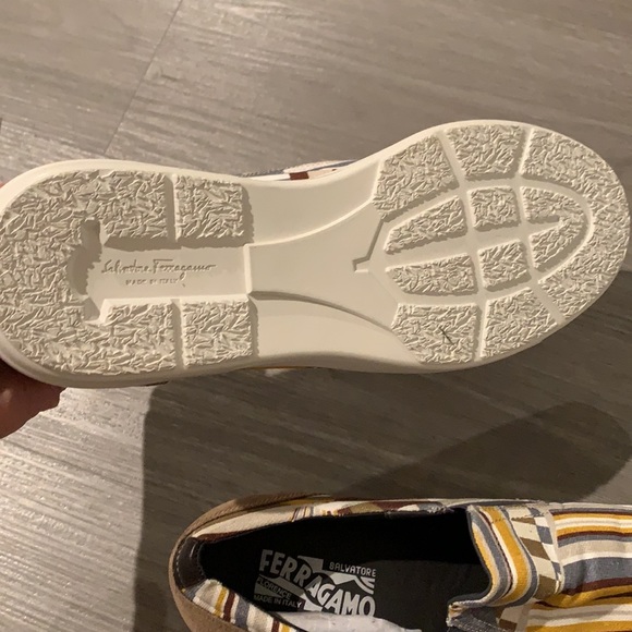 Display shoes